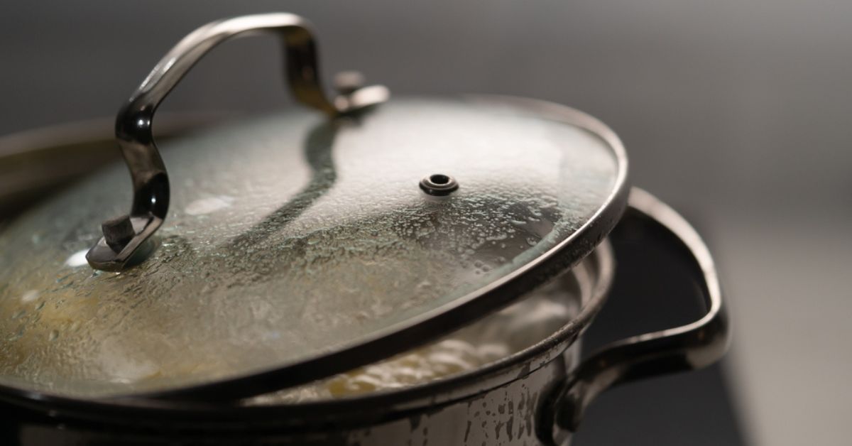 Réutiliser l’eau de cuisson : toutes les astuces beauté, maison et jardinage ! Réutiliser l’eau de cuisson : toutes les astuces beauté, maison et jardinage !