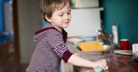 Comment impliquer les enfants pour qu’ils participent aux tâches du quotidien ?