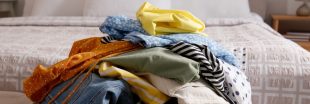 Depuis janvier 2025, interdiction de jeter ses vêtements à la poubelle ! Voici les solutions